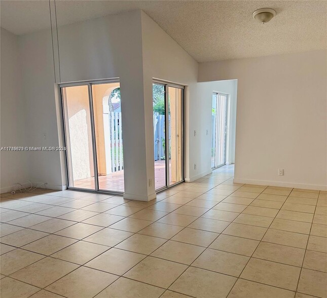 Building Photo - 1487 Springside Dr
