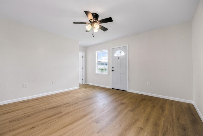 Building Photo - 1127 Harris Way