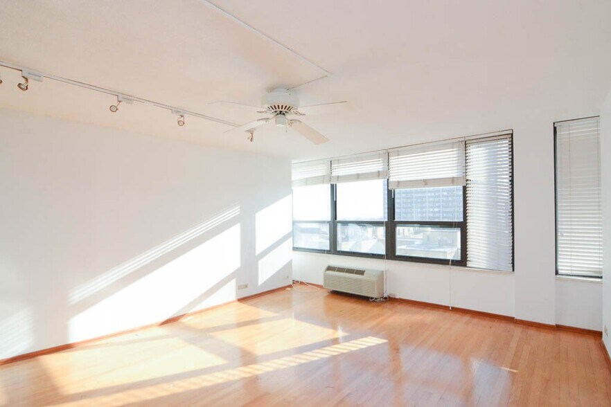 Building Photo - 5100 N Marine Dr