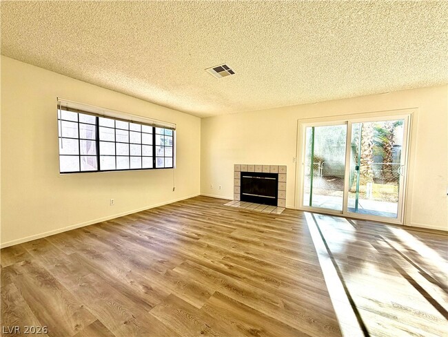 Building Photo - 2063 Waverly Cir