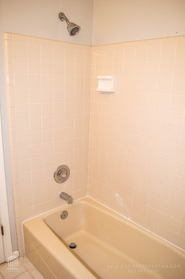 Building Photo - Beautiful Large home off of Mahan