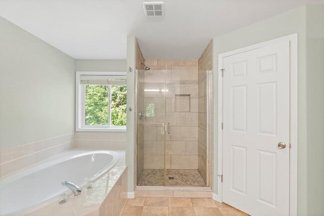 Building Photo - Spacious Sunrise Home for Rent in Puyallup...