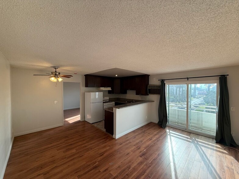 Building Photo - 400 N Hobart Blvd