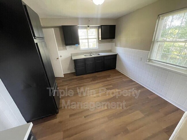 Building Photo - 7117 Forest Hill Dr