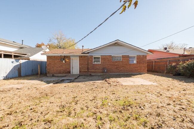 Building Photo - 14013 N Everest Ave