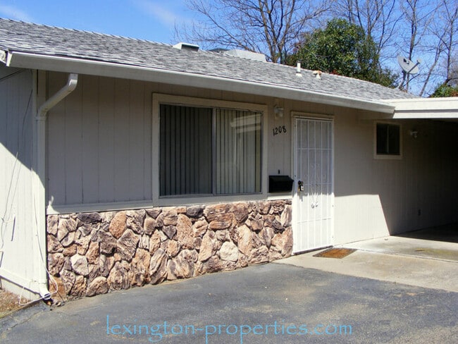 Primary Photo - Charming 2BD/1.5BA Home, located in Arden ...