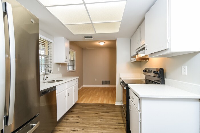 Building Photo - 4750 Kempston Dr