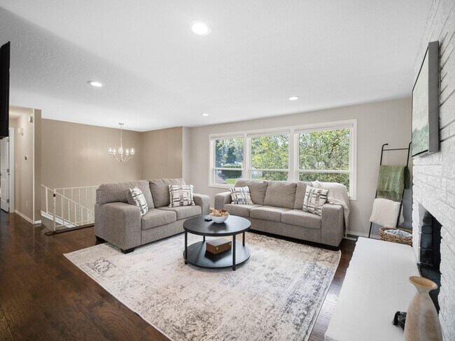 Building Photo - Spacious 4-Bedroom Pet-Friendly Home in North Spokane