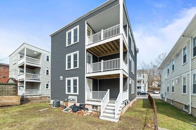 Building Photo - 516 Washington St