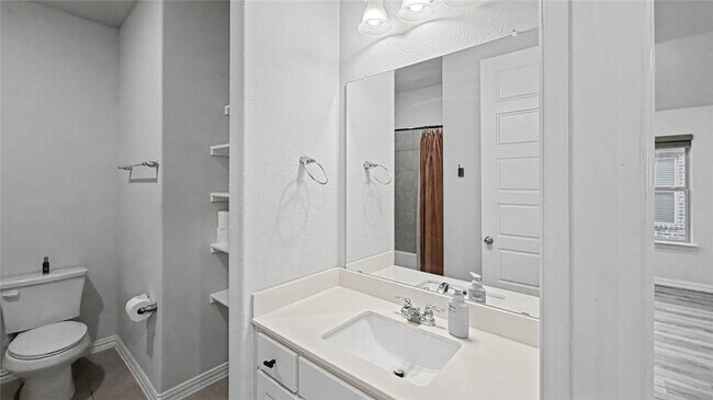 Building Photo - 16617 Hidden Cove Dr