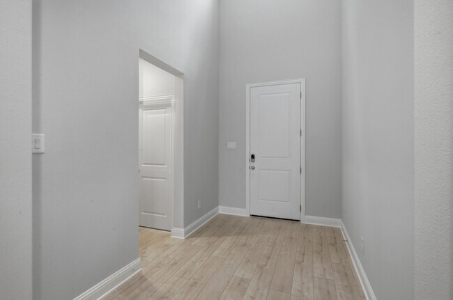 Building Photo - 1224 Redcoat Dr
