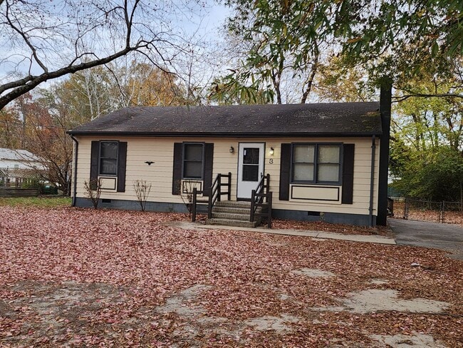 Building Photo - 3 Bedroom 1.5 Bath Rancher in Henrico County!