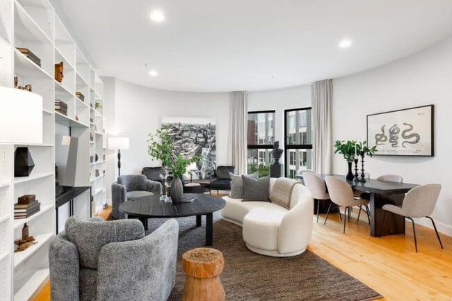 Building Photo - 2 bedroom in Seattle WA 98122
