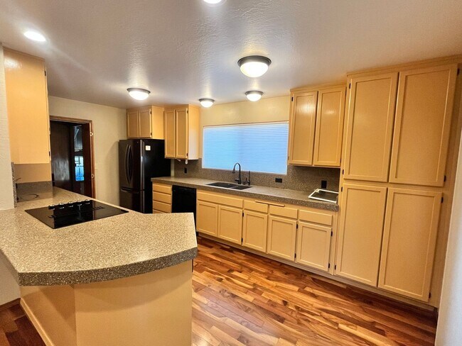 Building Photo - 6 Acres; 3 bedroom 2.5 bath plus bonus roo...