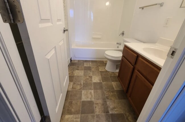 Building Photo - 701 Park Ave