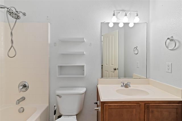 Building Photo - 2121 Castle Creek Dr