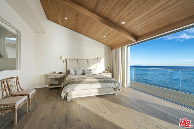 Building Photo - 27002 Malibu Cove Colony Dr