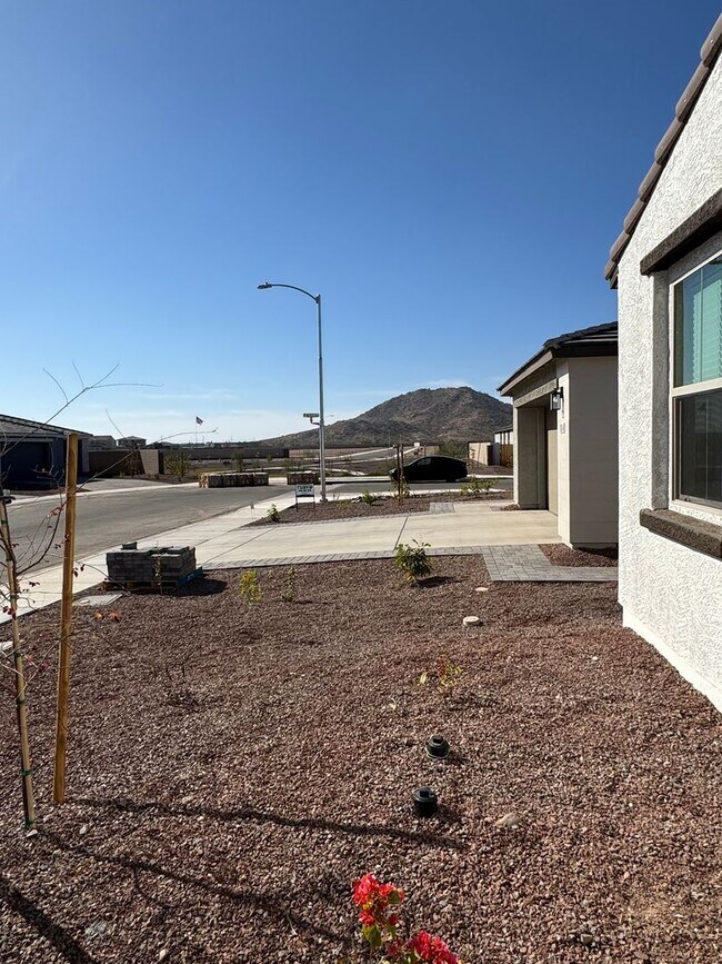 Building Photo - 7606 W Smoketree Dr
