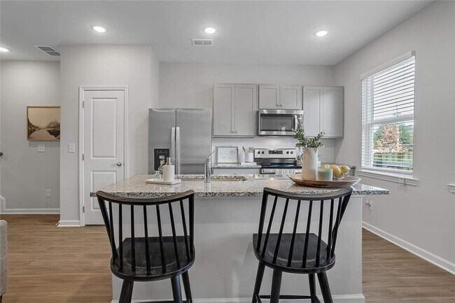 Building Photo - 10 American Ave