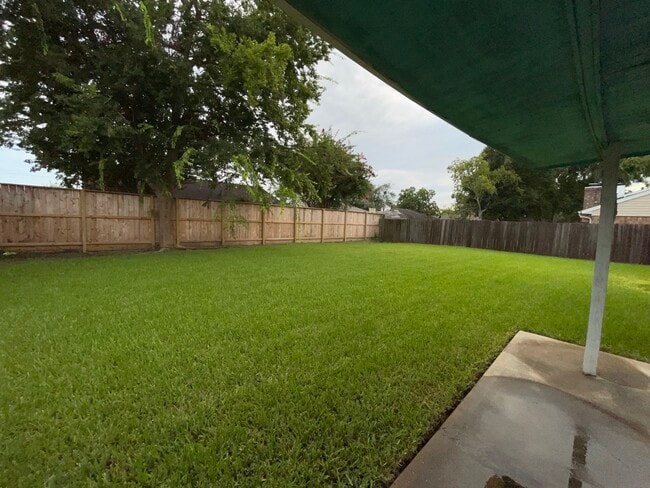 Building Photo - 1323 River Rock Dr
