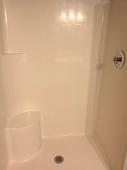 Building Photo - 631 Mill Pond Ct