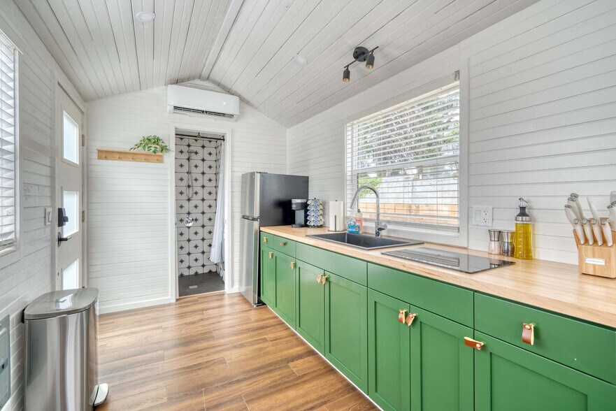 Building Photo - 4128 N Montana Ave