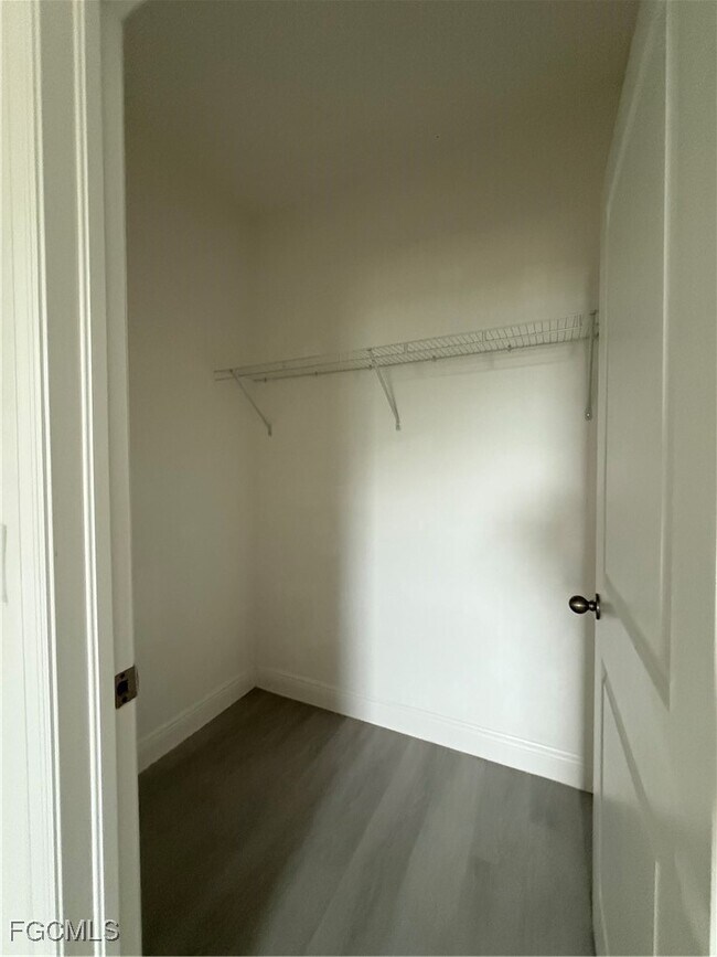 Building Photo - 6018 Acorn Cir