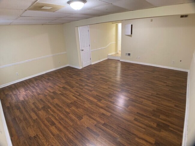 Building Photo - SARA1806