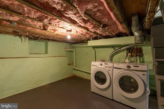 Building Photo - 1905 Waterloo St