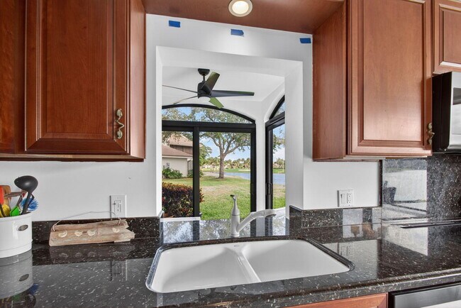 Building Photo - 3940 Back Bay Dr