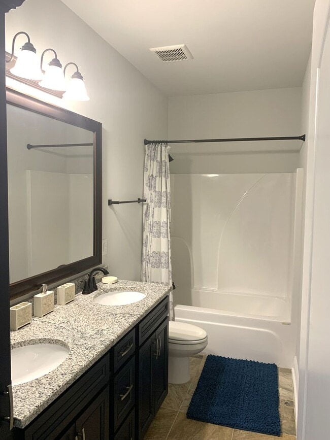 Building Photo - Beautiful 4 Bedroom 2.5 Bath Available for...