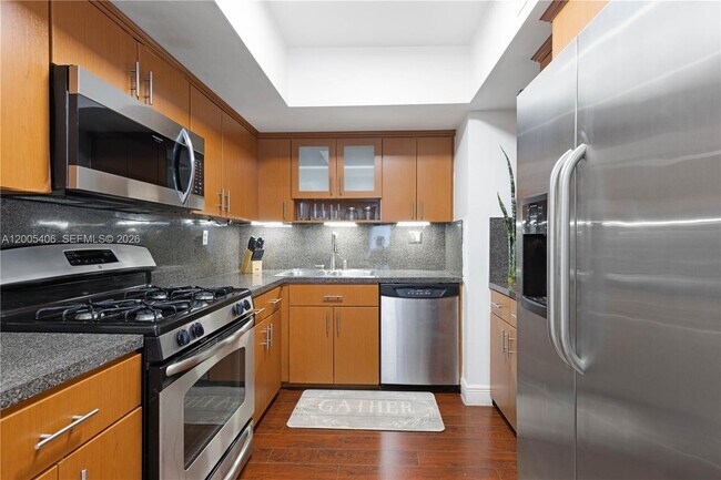 Building Photo - 8390 N Missionwood Cir