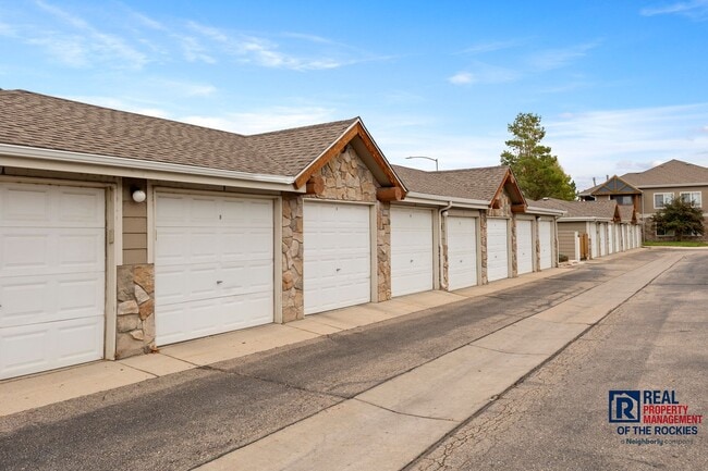 Building Photo - Charming Main Floor Condo in Water Valley