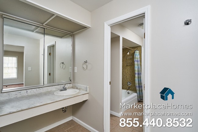 Building Photo - 43 Trenton Square