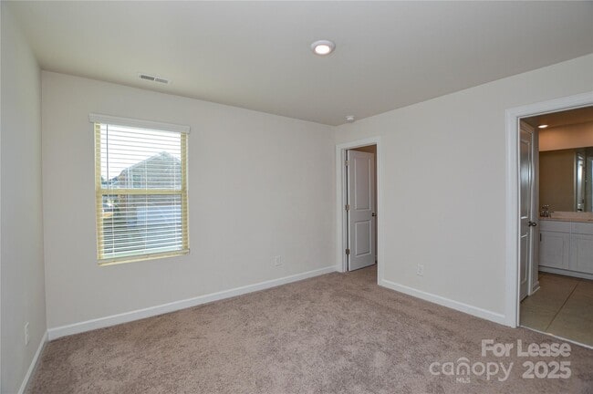 Building Photo - 3215 Lisburn St