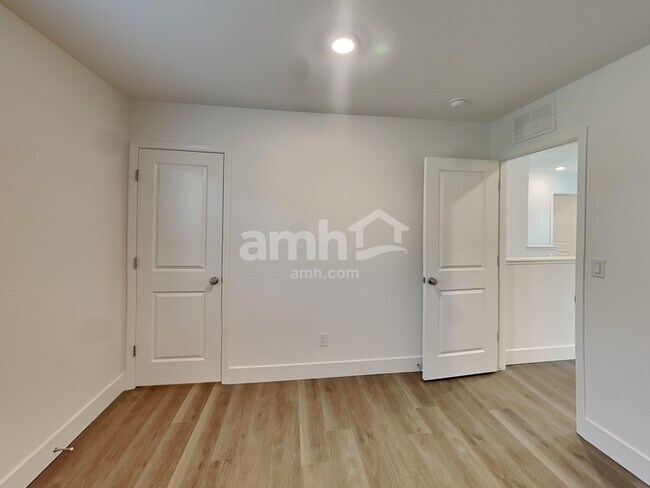 Building Photo - 9549 Harkes Dr