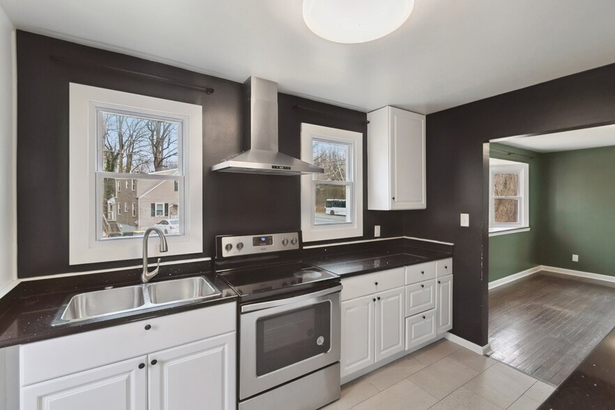 Building Photo - 14615 Crescent Dr