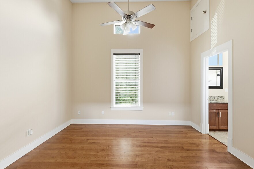 Primary Bedroom - 1415 W 51st St
