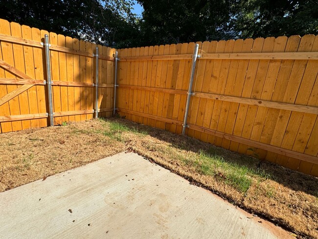 Building Photo - 609 W Virginia Ave