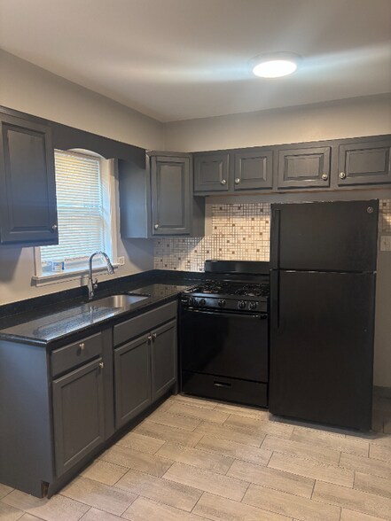 Primary Photo - 2067-2068 W 135th St