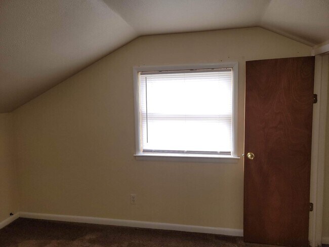 Building Photo - 118 W Foulkes St