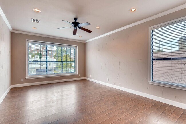 Building Photo - 906 Juniper St, Austin, Texas 78702