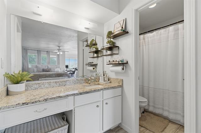 Building Photo - 10566 High Hollows Dr