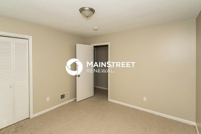 Building Photo - 3 Bedroom Pet-Friendly Home in Birmingham, AL with Main Street Renewal