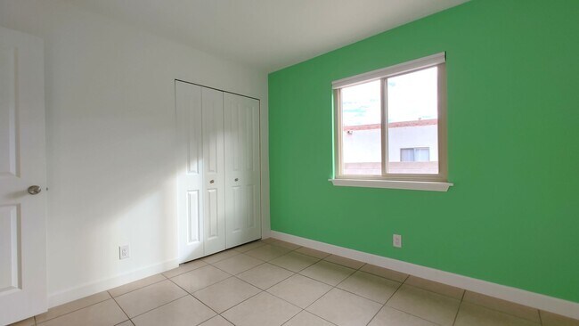 Building Photo - Appealing 3 Bedroom, 2 Bath Home In The NW...