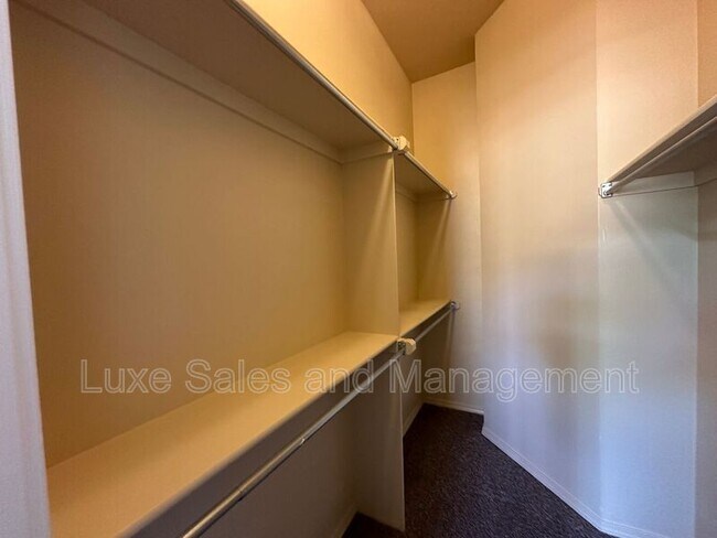 Building Photo - 706 Rockridge Cir