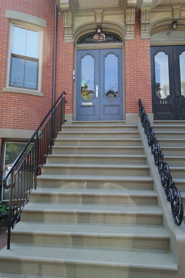 Building Photo - 116 W Newton St