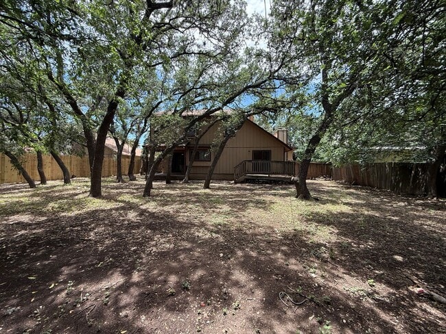 Building Photo - 3 Bedroom/2.5 Bath Silver Creek Subdivision