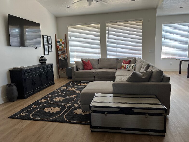 Building Photo - 2998 Photinia Dr