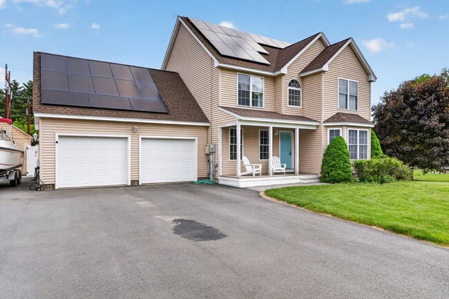 Building Photo - Spacious Stratham Home | Semi-In Ground Pool | Finished Basement | AVAILABLE AUGUST 1st